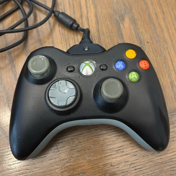 Microsoft Xbox 360 Wired Controller – 9ft Cable – For Xbox 360 & PC